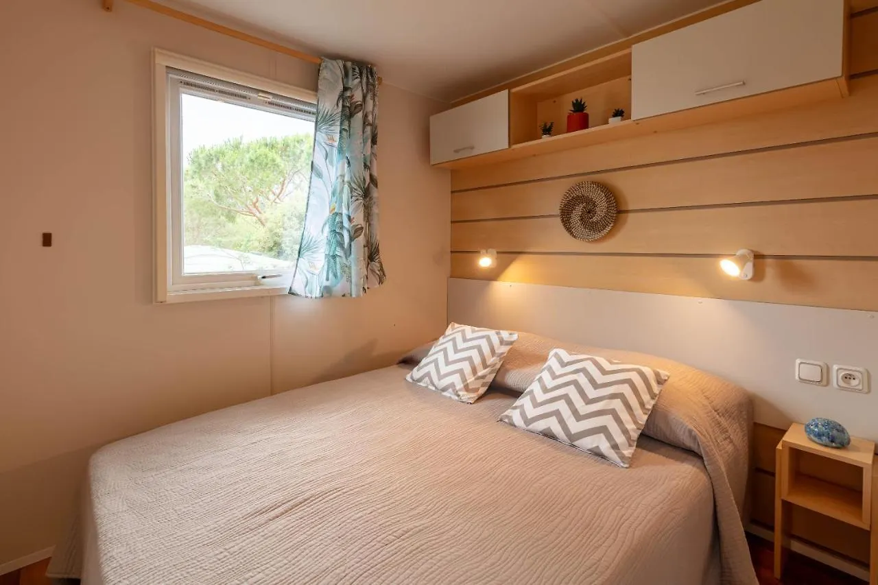 Holiday home Le Photinia, Mobil-Home Climatise Avec Vue Mer Situe Au Coeur Du Domaine Hyeres